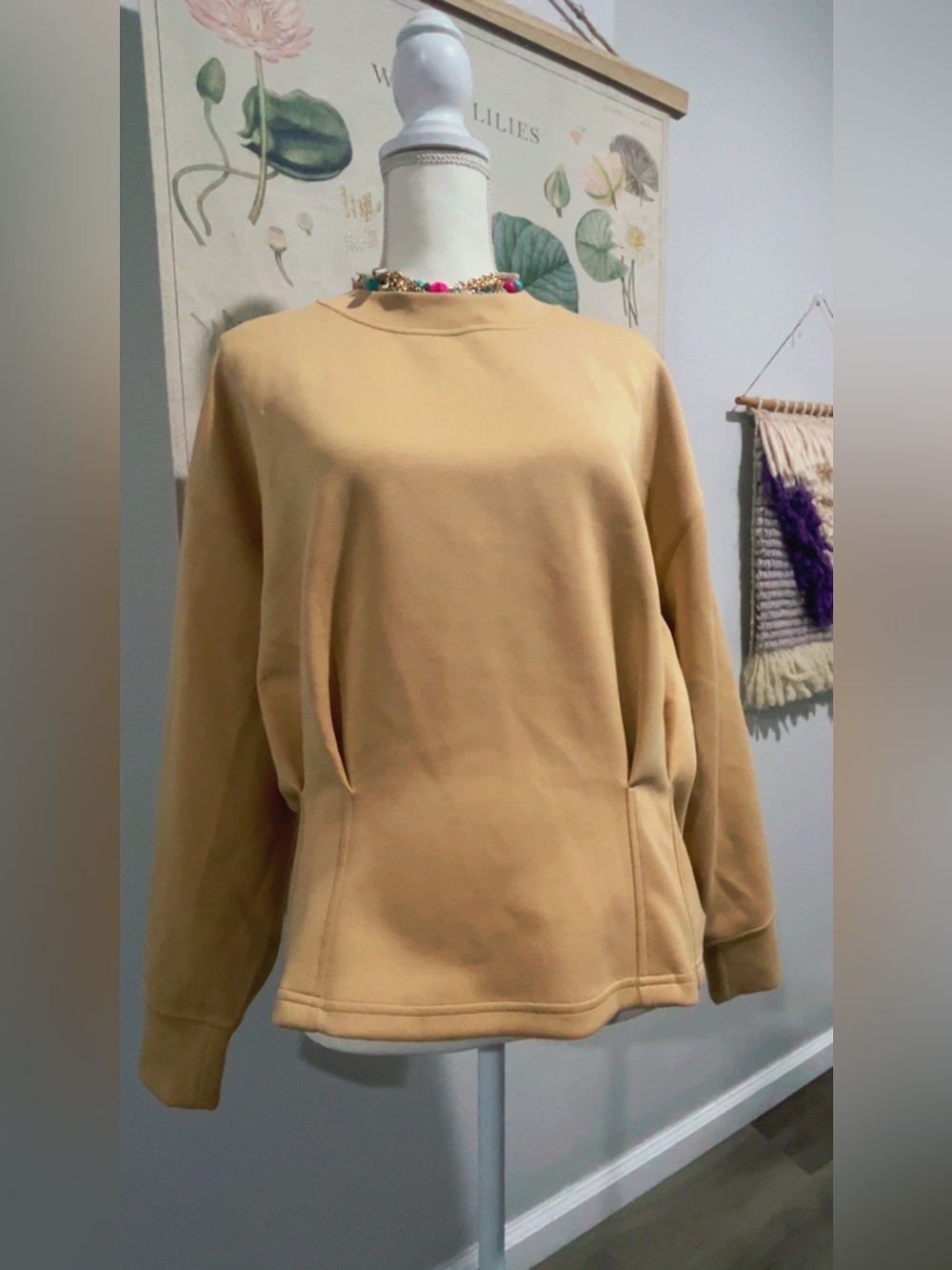 Lululemon gathered waist crew pullover top - Picture 4 of 7